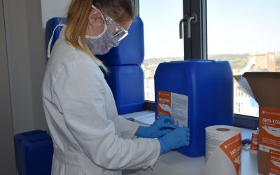 Výzkumné centrum začalo vyrábět dezinfekční prostředek Anti-COVID