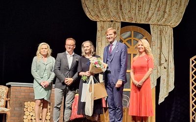 Ocenění za celoživotní práci převzala doktorka Anna Krátká z Fakulty humanitních studií UTB
