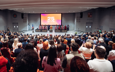 Tři generace absolventů se vrátí na svou alma mater. Zlínská univerzita uspořádá první výroční promoce